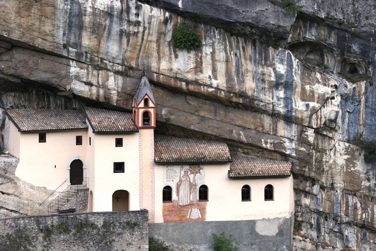 Santuario Eremo di San Colombano Santuario Eremo di San Colombano