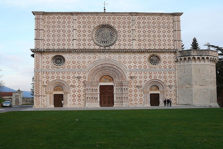 Santuario di Santa Maria di Collemaggio Santuario di Santa Maria di Collemaggio