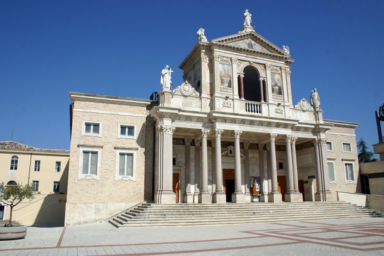 Santuario Basilica di San Gabriele dell'Addolorata Santuario Basilica di San Gabriele dell'Addolorata