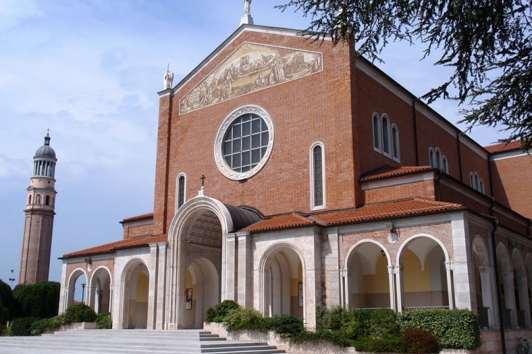 Santuario Madonna di Rosa Santuario Madonna di Rosa