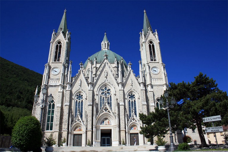 Basilica dell’ Addolorata di Castelpetroso Basilica dell’ Addolorata di Castelpetroso